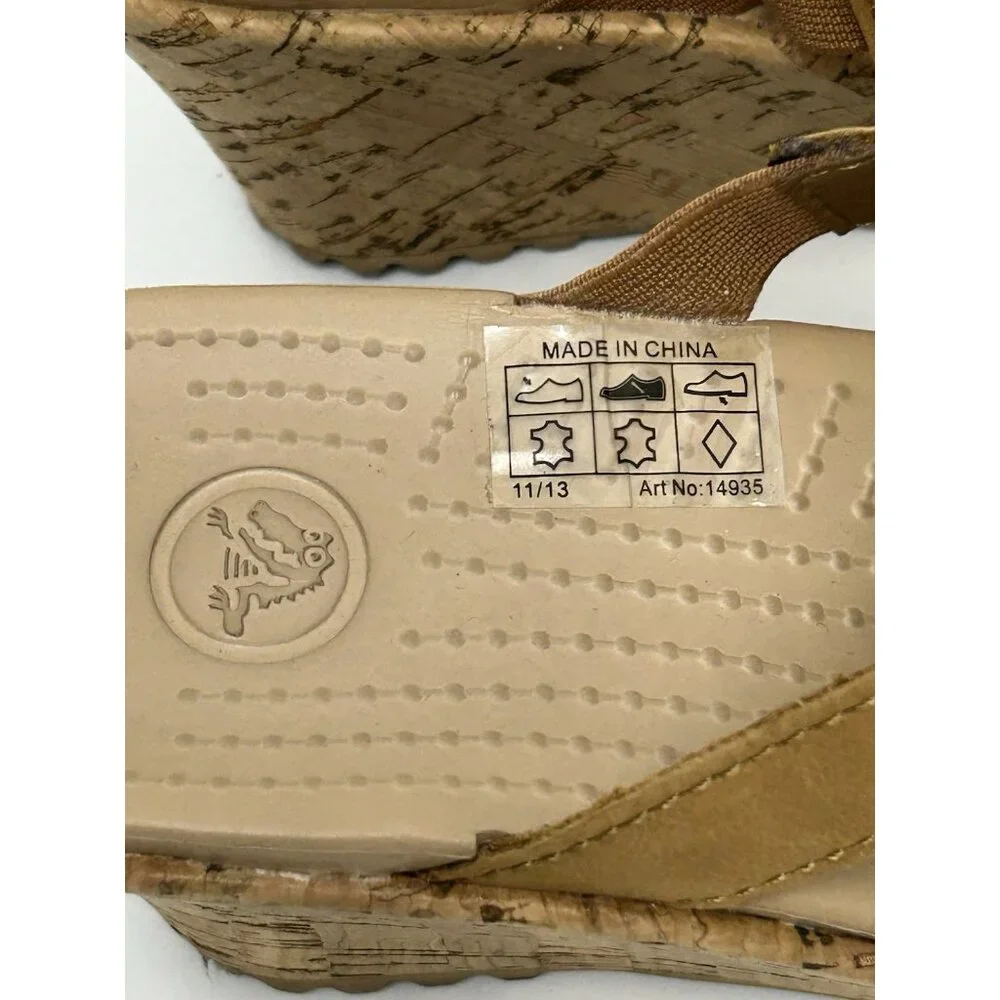 Crocs A leigh Wedge Sandal Womens 8 Camel Tan Leather Strappy Slide Cork Wedge